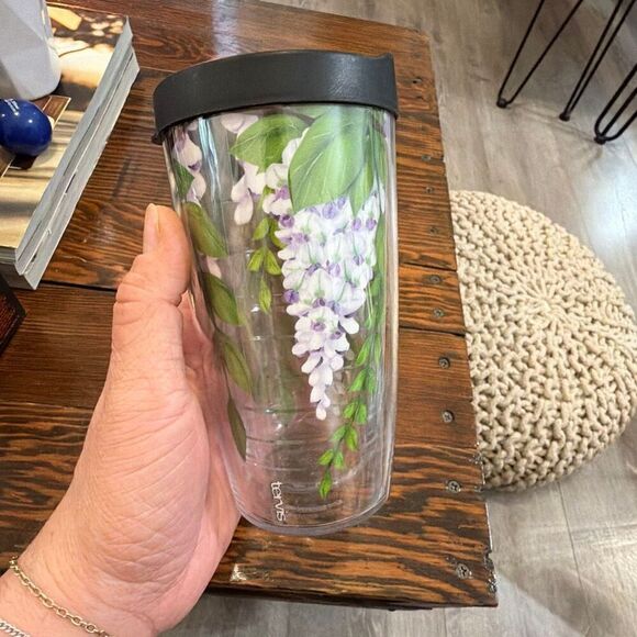 Tervis 16 oz Floral Tumbler Insulated Cup with Black Lid Hydrangea Design - Picture 1 of 5